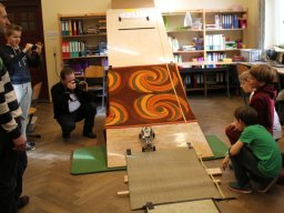 03 Roboter der Teams werden fotografiert